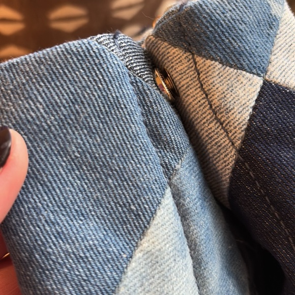 CHANEL DENIUM Shoulder Tote/Hobo Bag w Chanel snaps with charm - Picture 15 of 16